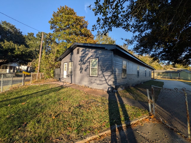 3906 Joseph Ave, Moss Point, MS 39563 - photo 3