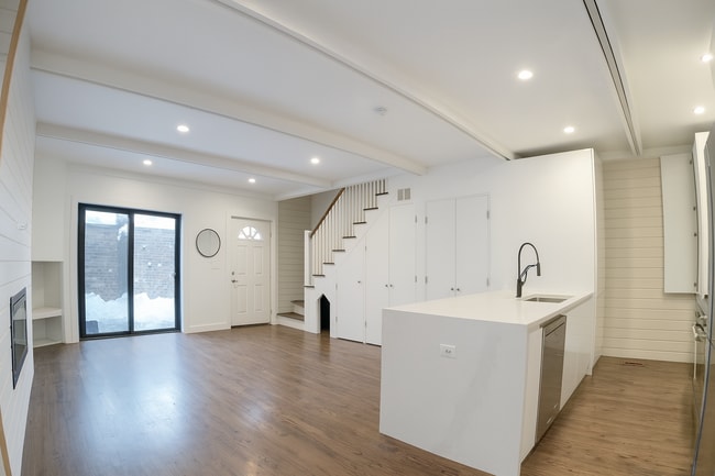 2026 N Cleveland Ave, Chicago, IL 60614 - photo 4