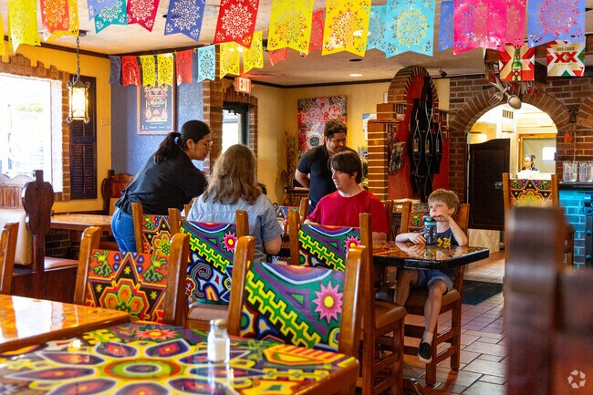 Lola's Mexican restauratn