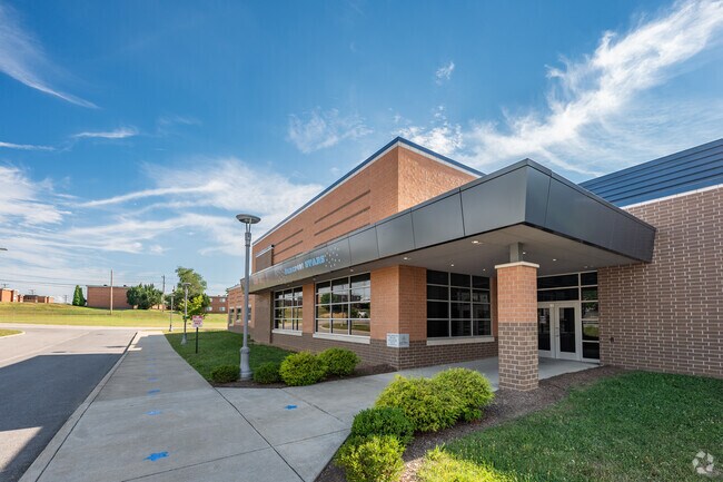 Suncrest Elementary School has 567 students in grades K-5.