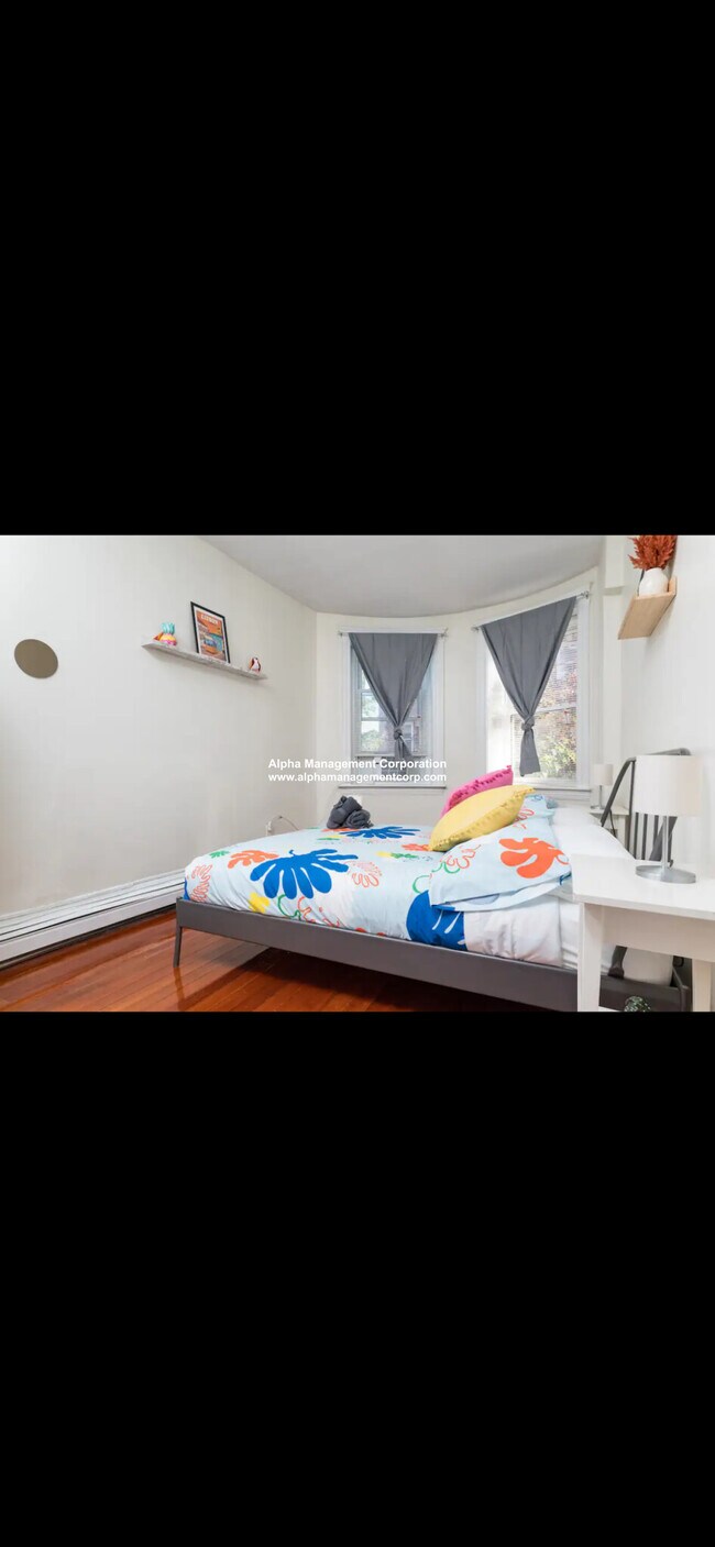208 Winthrop Rd unit 1, Brookline, MA 02445 - photo 2
