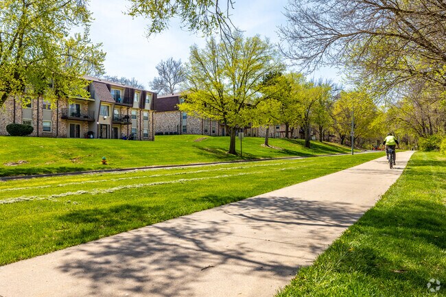 The Inter-Urban bisects Doudna Heights-Glen Oaks and connects to other trail systems.