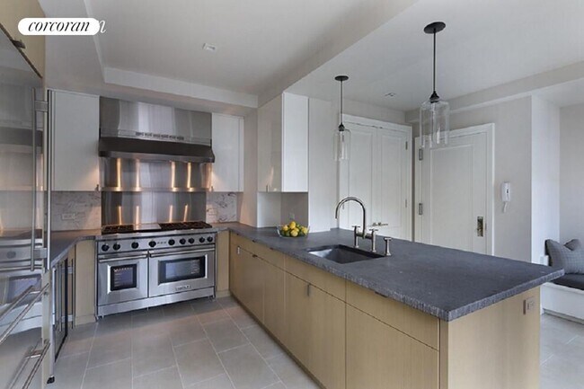 Phillips House Condo, New York, NY 10128 - photo 3