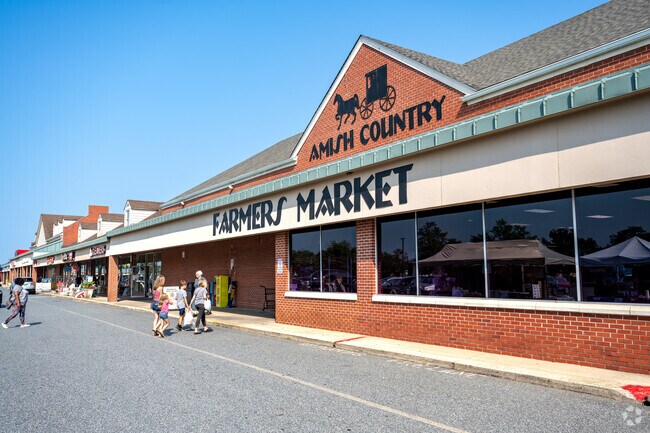 Easton Amish Market near Cordova offers fresh groceries close to Denton.