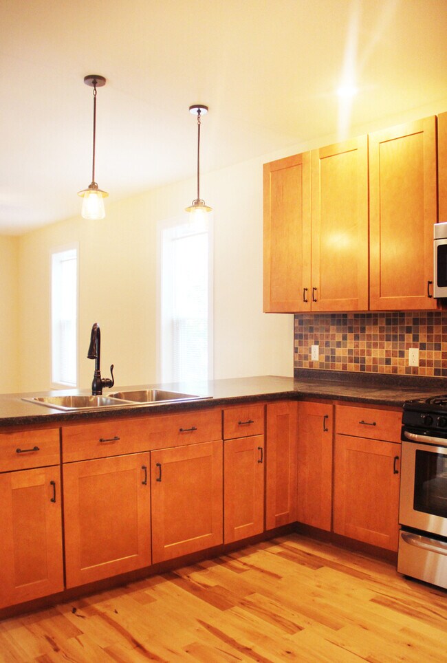 26 Converse Ct unit 4, Burlington, VT 05401 - photo 3