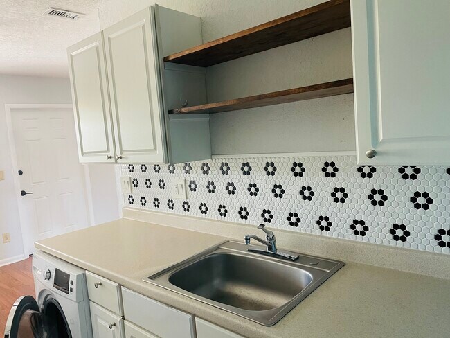 4613 Bayshore Dr unit B5, Naples, FL 34112 - photo 7