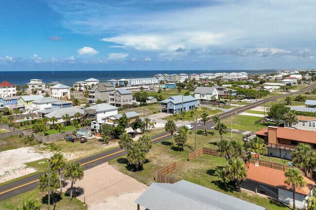 Homes on the water come with a premium price tag, most homes are very close to the water in St. Joe Beach.
