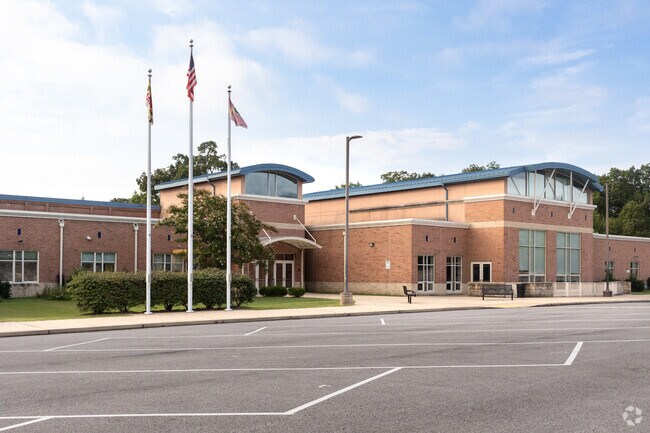 Esperanza Middle School in California Md. gets a B+ rating from Niche.