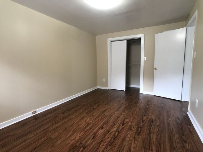 1122 E 37th St, Savannah, GA 31404 - photo 4