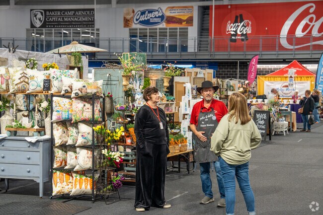 Vintage Market Days is the perfect spot to reconnect with friends while enjoying all that Meadowbrook has to offer.