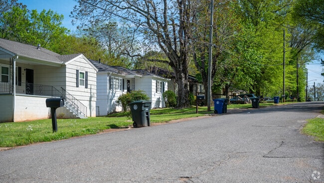 Killough Springs has plenty of Craftsman style homes.