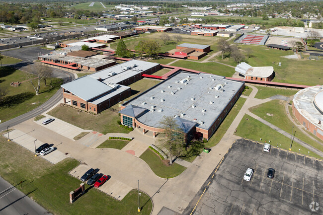 Sikeston Senior High School offers a nurturing learning environment.