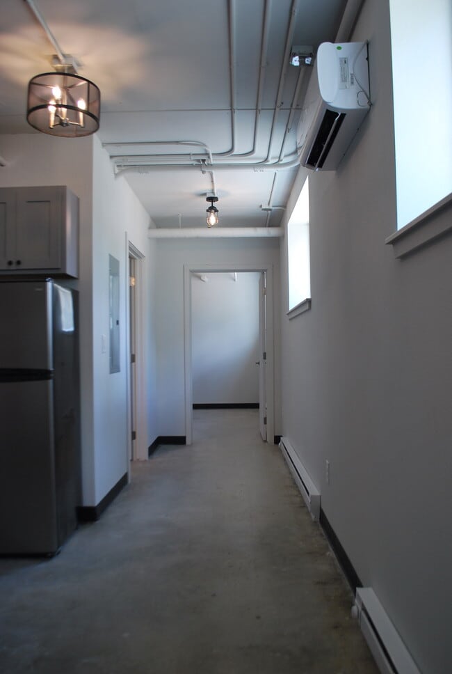 Discounted Rent for the Month of December - Immediate Move In!, Des Moines, IA 50311 - photo 2