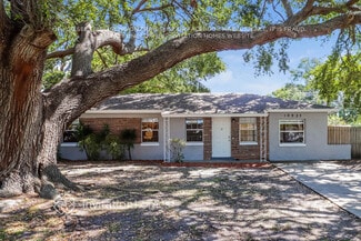 10933 Temple Ave, Seminole, FL 33772
