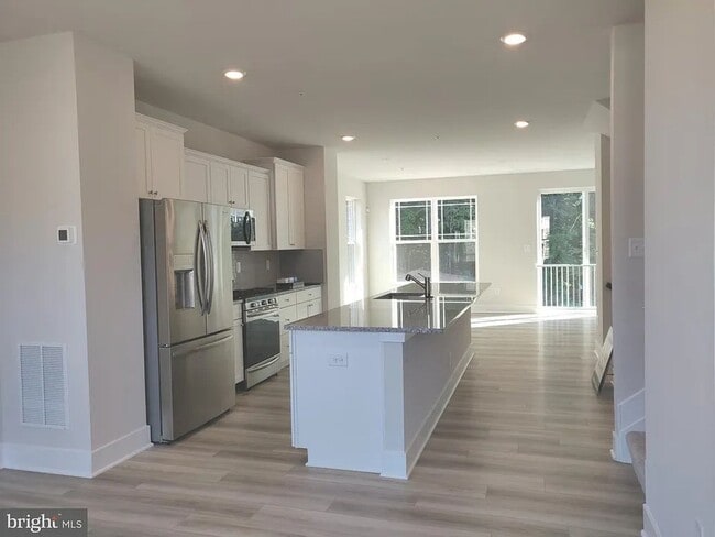 6947 Farragut Dr, Bryans Road, MD 20616 - photo 3