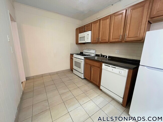 518 Cambridge St unit 3, Allston, MA 02134 - photo 3