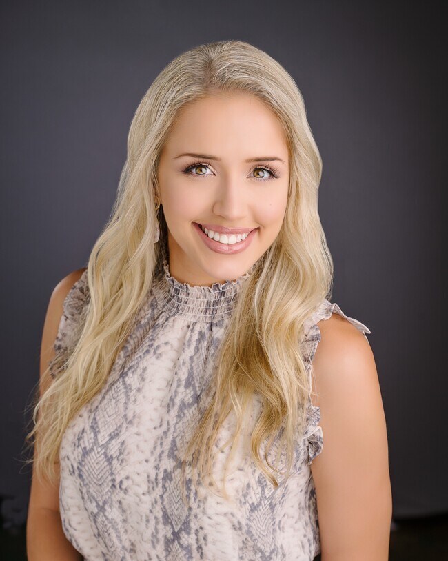 Erika Cline