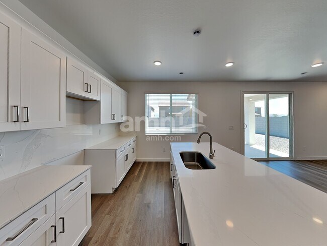 9715 W Parkway Dr, Tolleson, AZ 85353 - photo 4