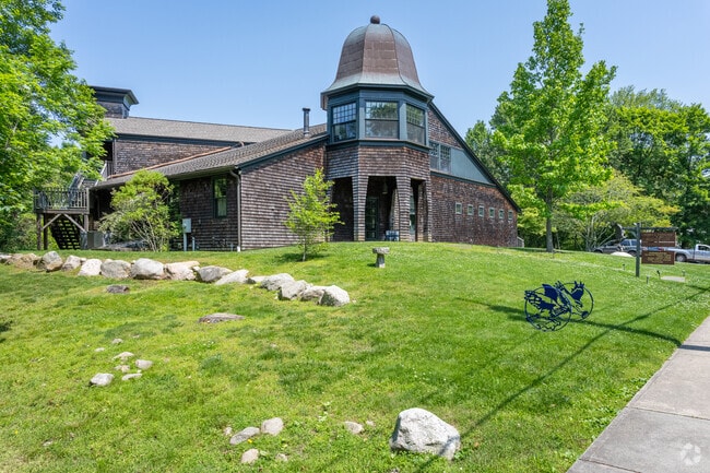 The Henry L. Ferguson Museum on Fishers Island offers a variety of exhibits and programs, making it an excellent destination for families.