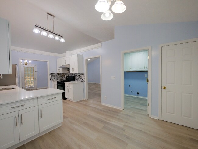 2218 Willow Crest Cir, Lawrenceville, GA 30044 - photo 6