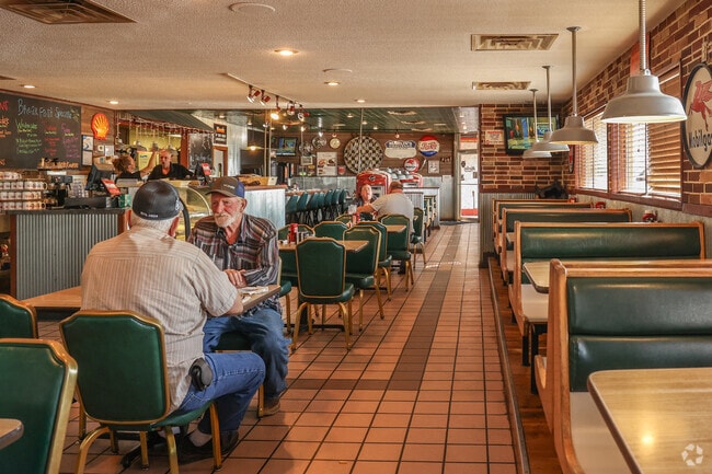 Find friendly service and quality food at Marlin's near Norton Tracts.