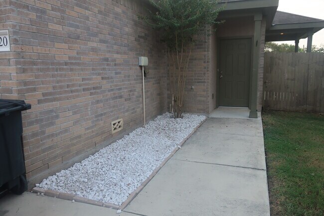 220 Anne Louise Dr unit 220, New Braunfels, TX 78130 - photo 3