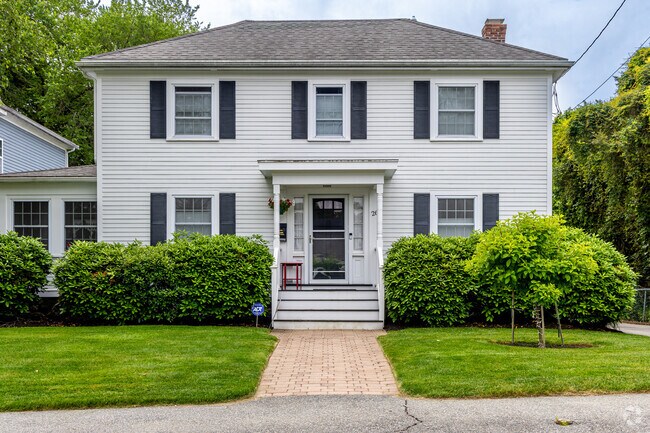 You'll also find several colonial revival style homes in the East Side neighborhood of Wakefield, MA.