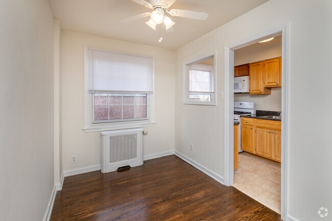 2BR, 1BA - 903SF - Dining Room
