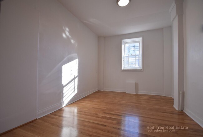682 Parker St unit 1, Roxbury Crossing, MA 02120 - photo 3