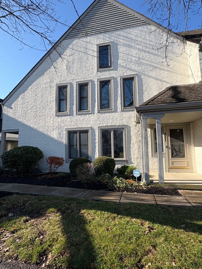 331 Saint Andrews Dr unit 331, Dublin, OH 43017 - photo 2