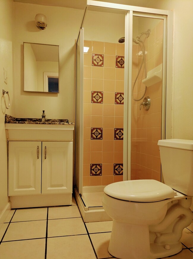 Clean 3/4 bath