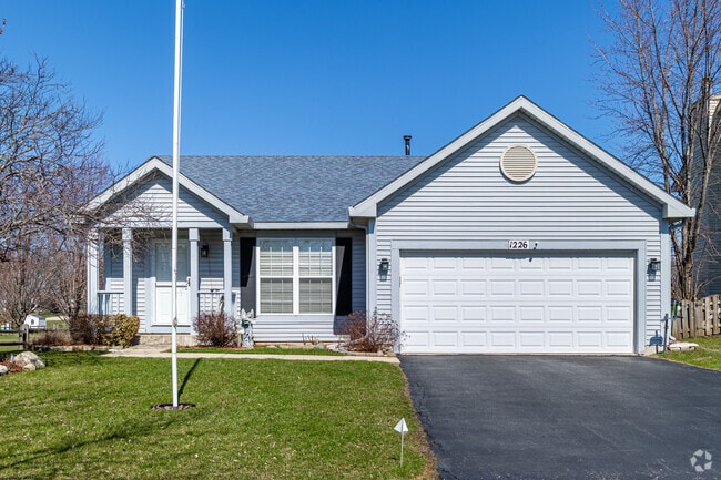 Round Lake Beach homes cost an average of $255,000 and includes well-maintained ranch homes.