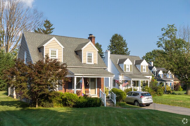 Fly your flags proudly in Grandview Heights.