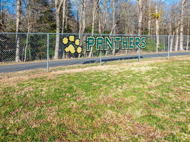 Queens Lake Middle School
Public Middle School
York Terrace, Williamsburg