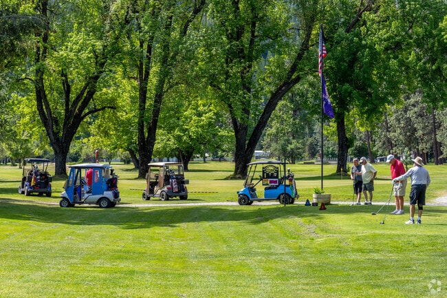 The Pinehurst golf course provides entertainment to the residents of Pinehurst.