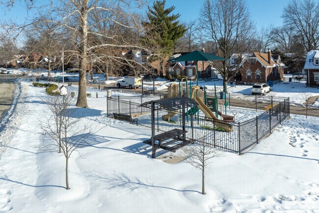 Clearview Island Park has a small fenced playground.