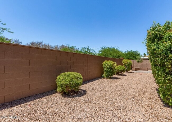 16021 W Becker Ln, Surprise, AZ 85379 - photo 6