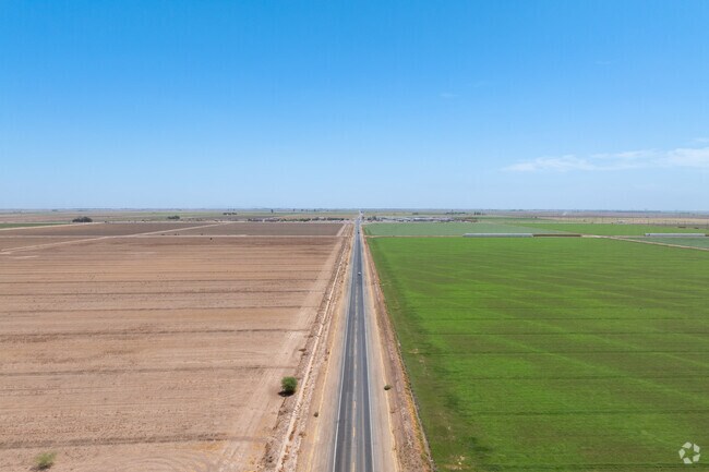 Route 86 cuts through the city and connects to route 111.