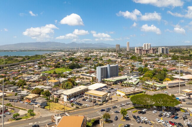Retail options in Halawa include Aiea Shopping Center, Pearlridge Center, and Aiea Town Square.
