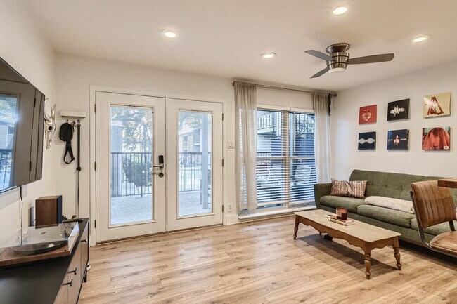 1304 Summit St unit 114, Austin, TX 78741 - photo 4