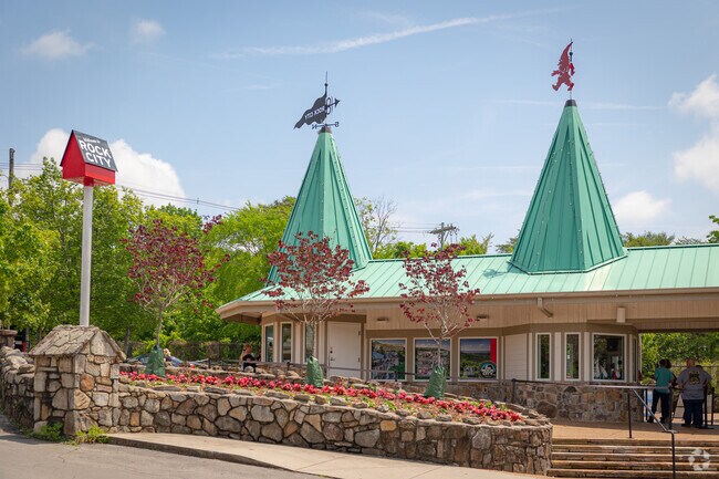 Lookout Mountain neighborhood residents enjoy season passes to Rock City.