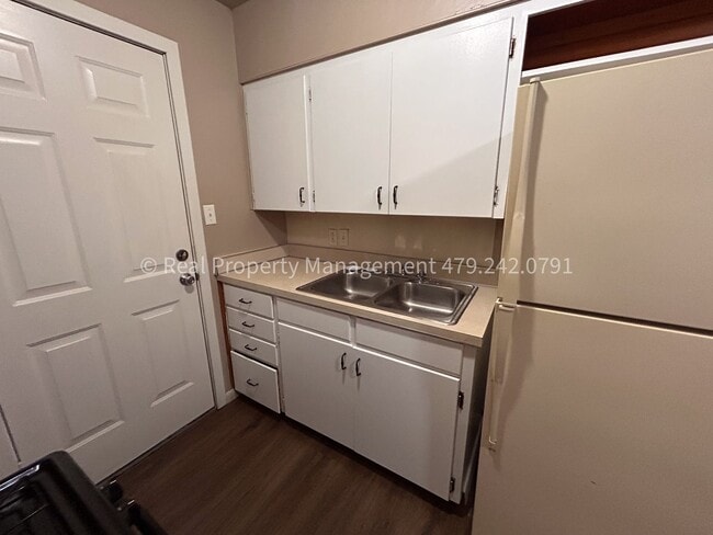 2301 S V St unit 5, Fort Smith, AR 72901 - photo 7