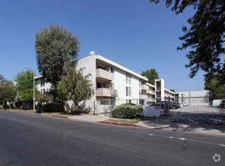 5400 Yarmouth Ave, Encino, CA 91316