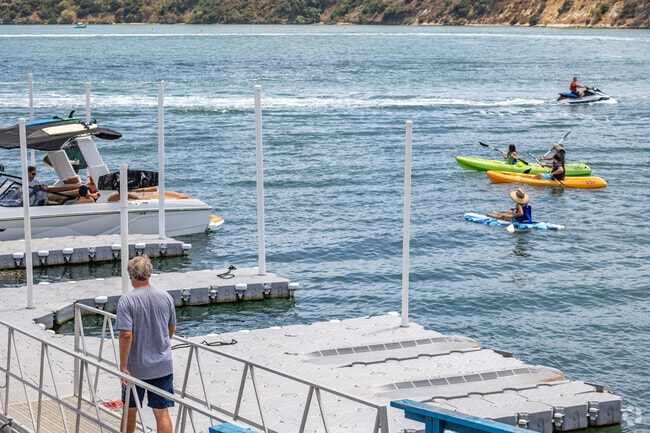 Head over to the Agua Hedionda Lagoon near North Beach for boating and paddling.
