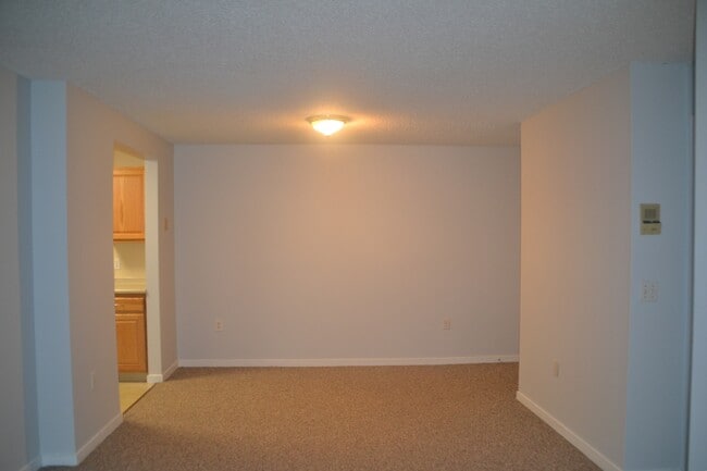 12 Saint James Place unit 813, Nashua, NH 03062 - photo 2