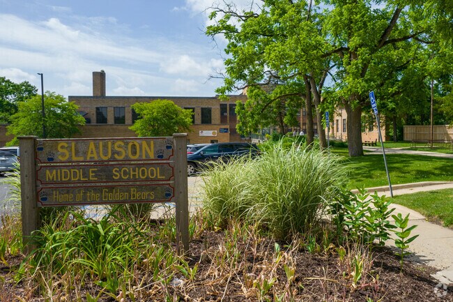 Slauson Middle School is a top-ranked Michigan middle school serving Ann Arbor students.