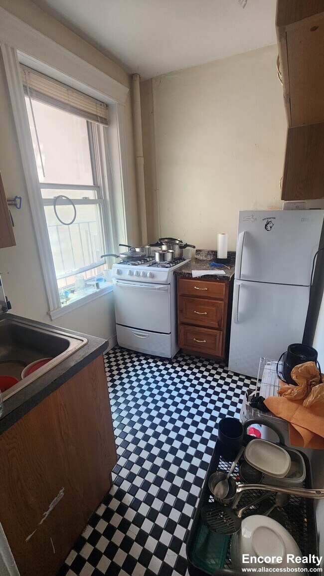 364 Riverway unit 16, Boston, MA 02115 - photo 6