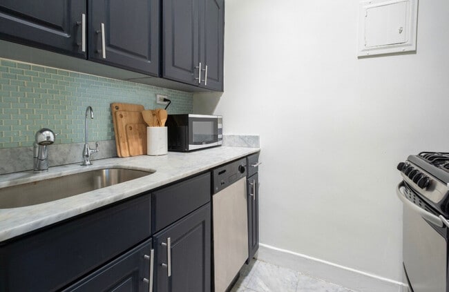 230 E 10th St unit ID1358387P, New York, NY 10003 - photo 4