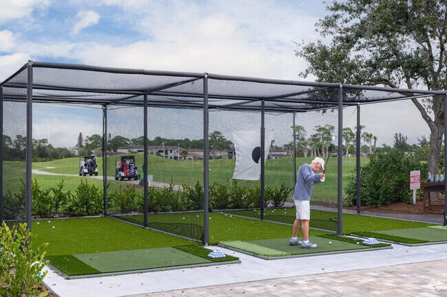 Highland Woods golfers can practice their swing with driving and putting greens.
