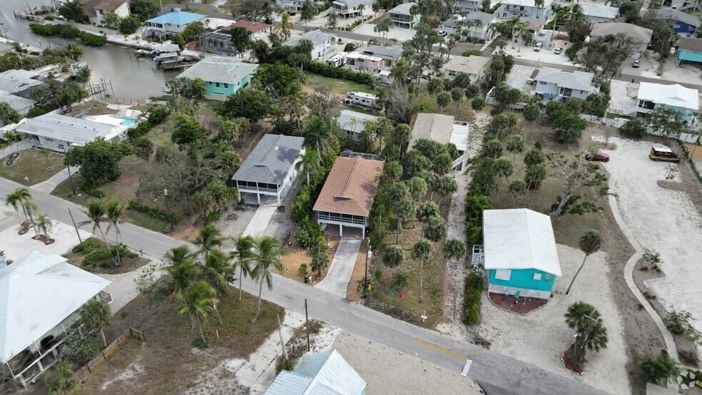 364 Connecticut St, Fort Myers Beach, FL 33931 - photo 2